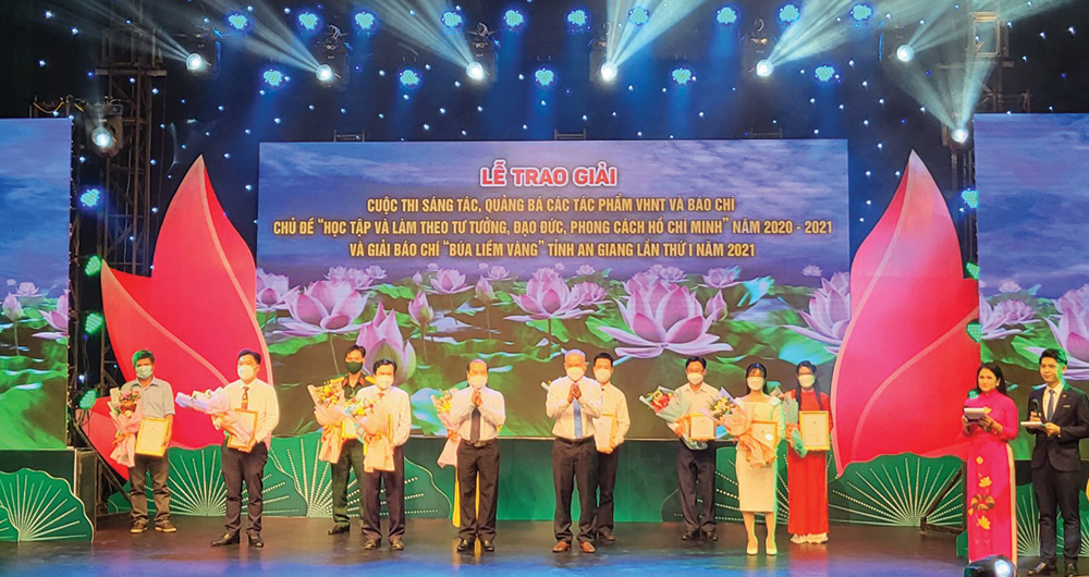 Lễ trao Giải báo chí Búa liềm vàng tỉnh An Giang lần thứ I năm 2021.