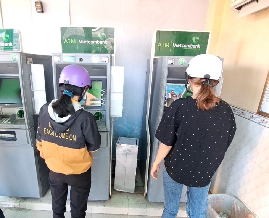 Chi nhánh đã lắp đặt 40 máy ATM trên toàn huyện.