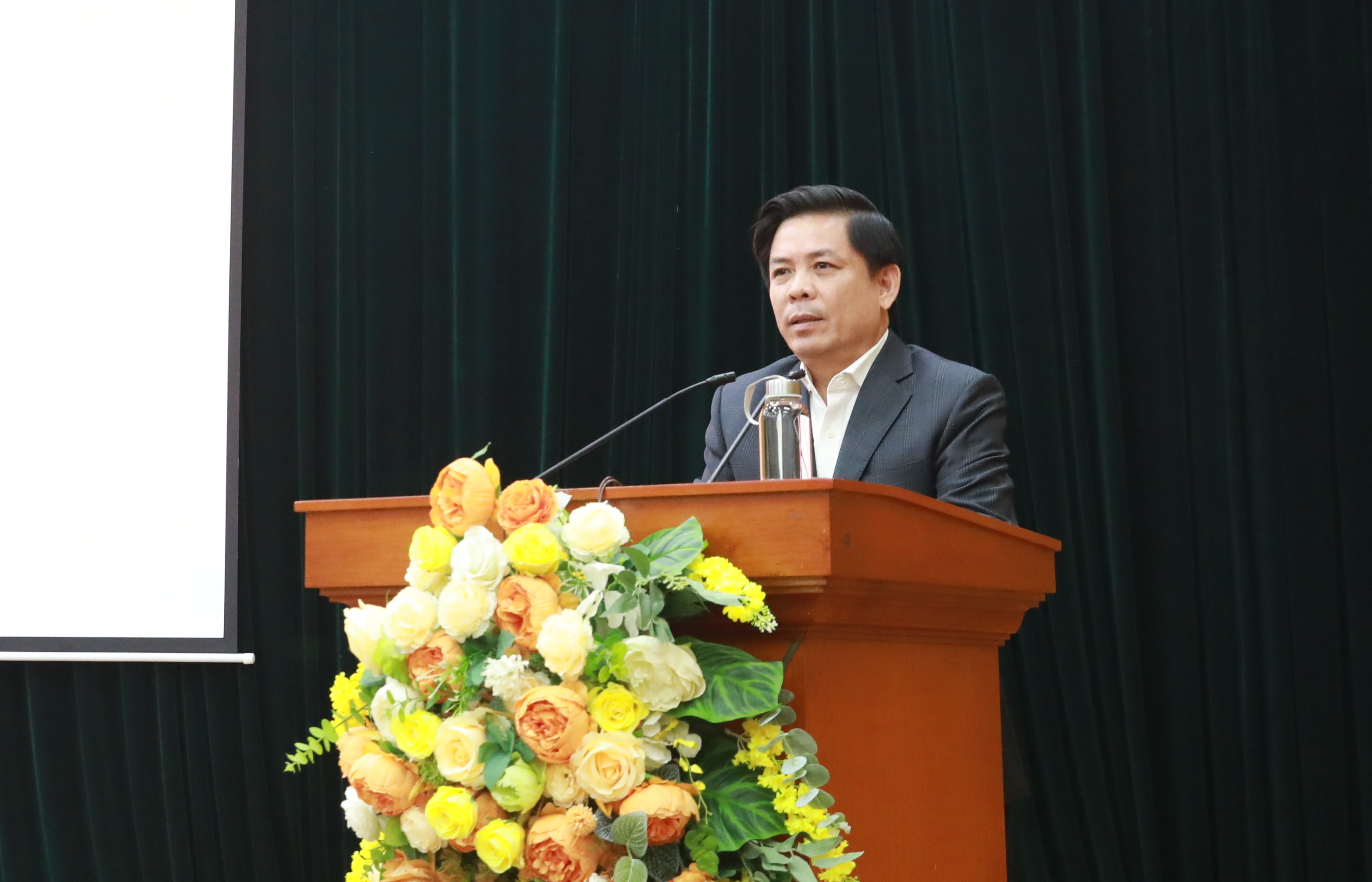Đ/c Nguyễn Văn Thể, Ủy viên Trung ương Đảng, Bí thư Đảng ủy Khối Các cơ quan Trung ương phát biểu tại Hội nghị tổng kết công tác dư luận xã hội năm 2023.