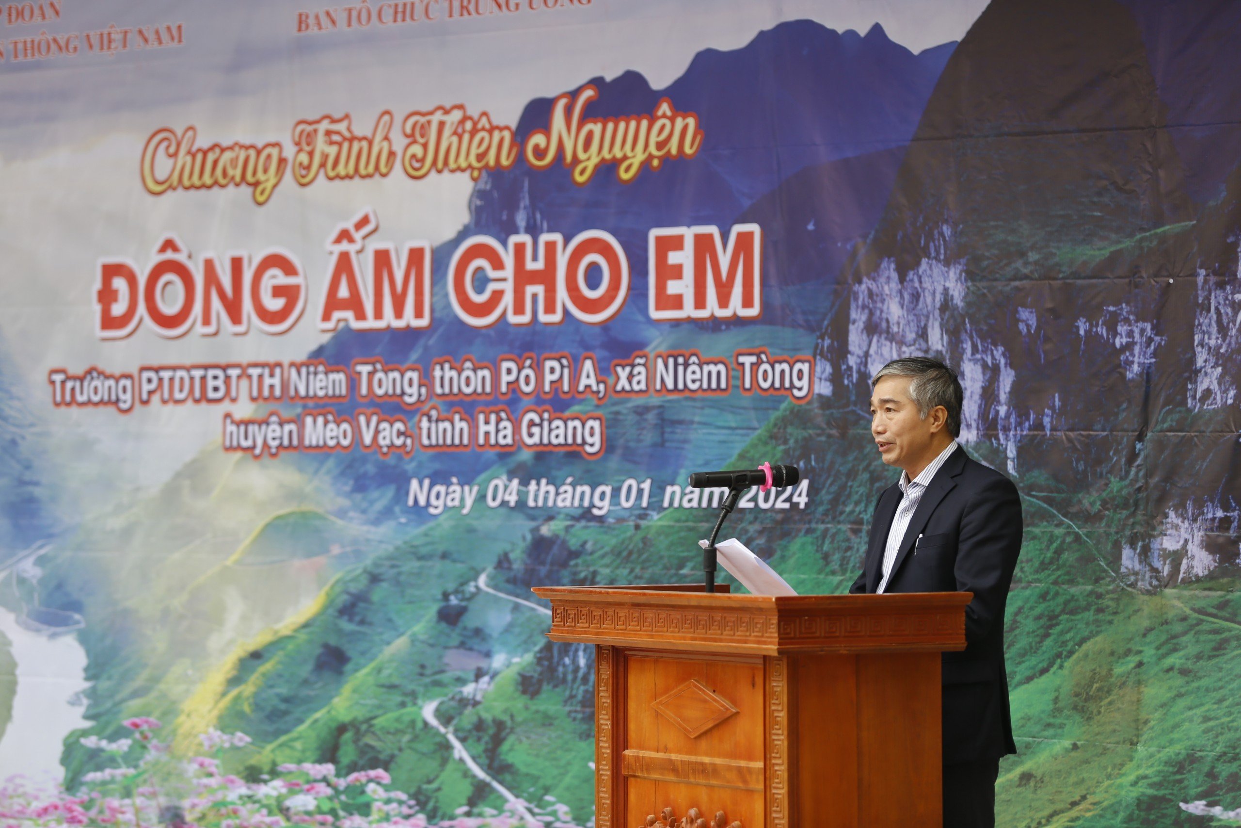 Đ/c Nguyễn Văn Định phát biểu tại chương trình.
