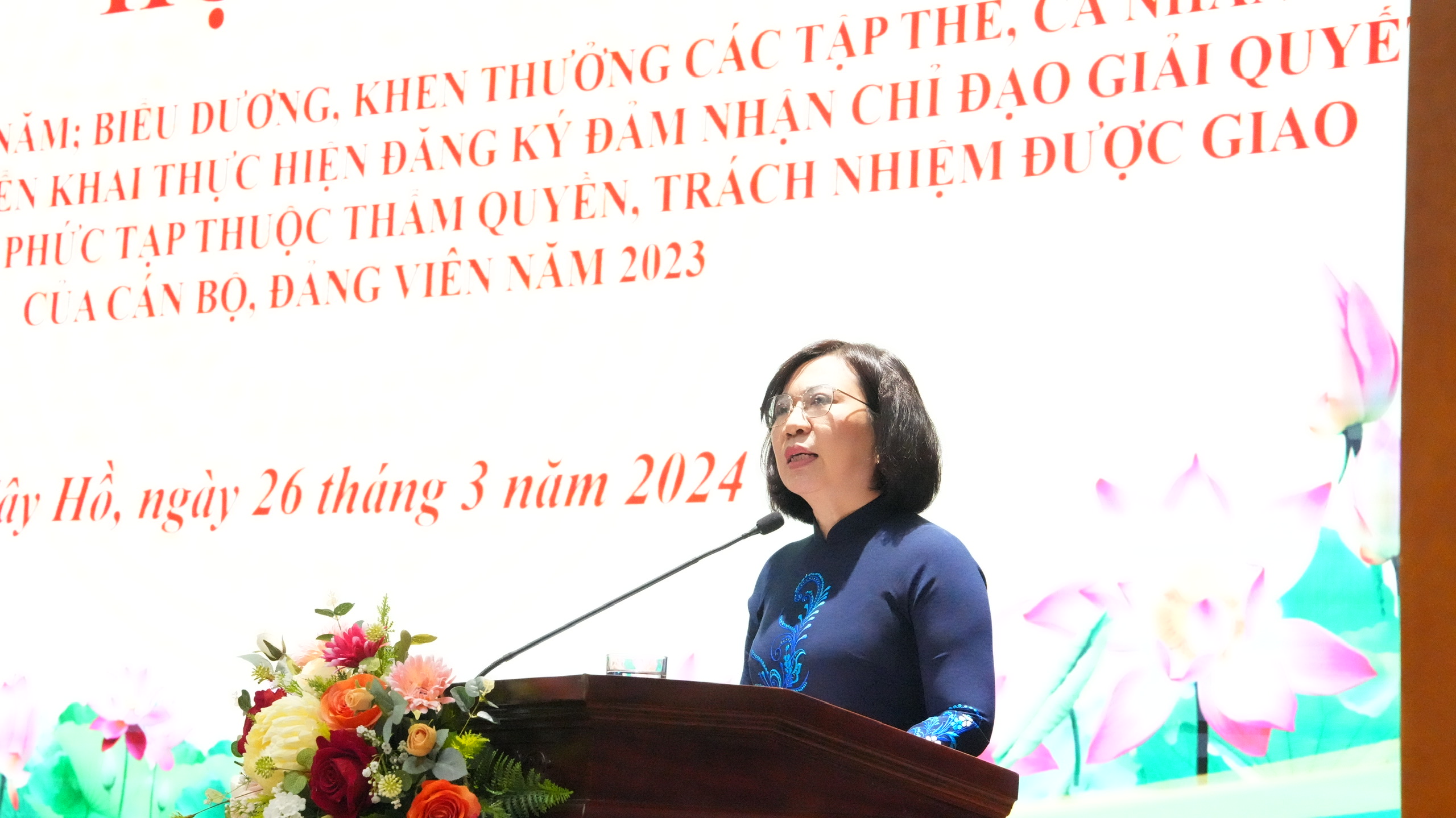 Bí thư Quận uỷ Lê Thị Thu Hằng phát biểu tại Hội nghị