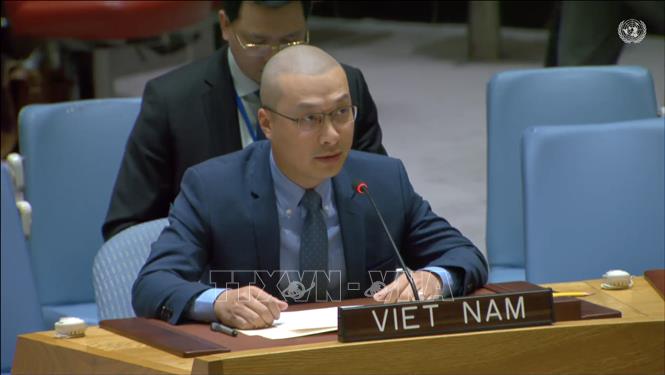 Đại biện Nguyễn Hoàng Nguyên, Phó Trưởng Phái đoàn thường trực Việt Nam tại LHQ, phát biểu tại phiên thảo luận của HĐBA LHQ. Ảnh: Thanh Tuấn/Phóng viên TTXVN tại Mỹ