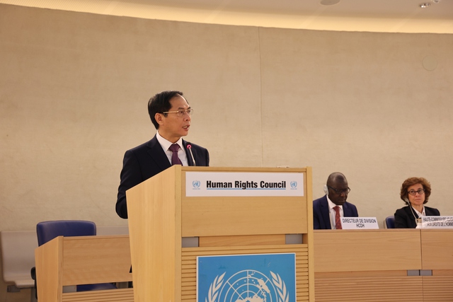Bộ trưởng Bộ Ngoại giao Bùi Thanh Sơn phát biểu tại Phiên họp cấp cao Khóa 55 Hội đồng Nhân quyền LHQ