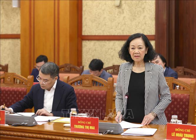 Đồng chí Trương Thị Mai, Uỷ viên Bộ Chính trị, Thường trực Ban Bí thư, Trưởng Ban Tổ chức Trung ương, Trưởng Tiểu ban phát biểu ý kiến chỉ đạo tại Phiên họp.