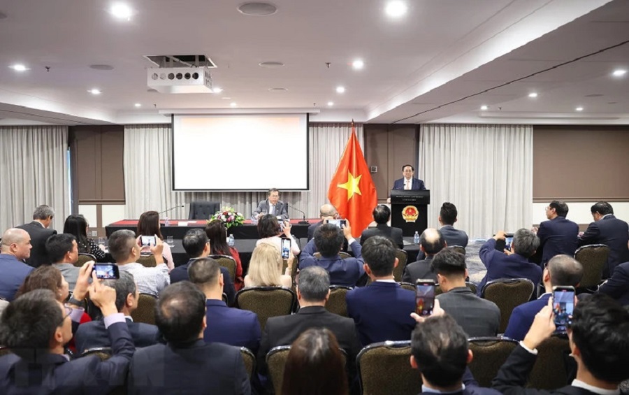 Thủ tướng Phạm Minh Chính phát biểu tại buổi gặp cộng đồng người Việt Nam tại Ốt-xtrây-li-a. (Ảnh: Dương Giang/TTXVN).