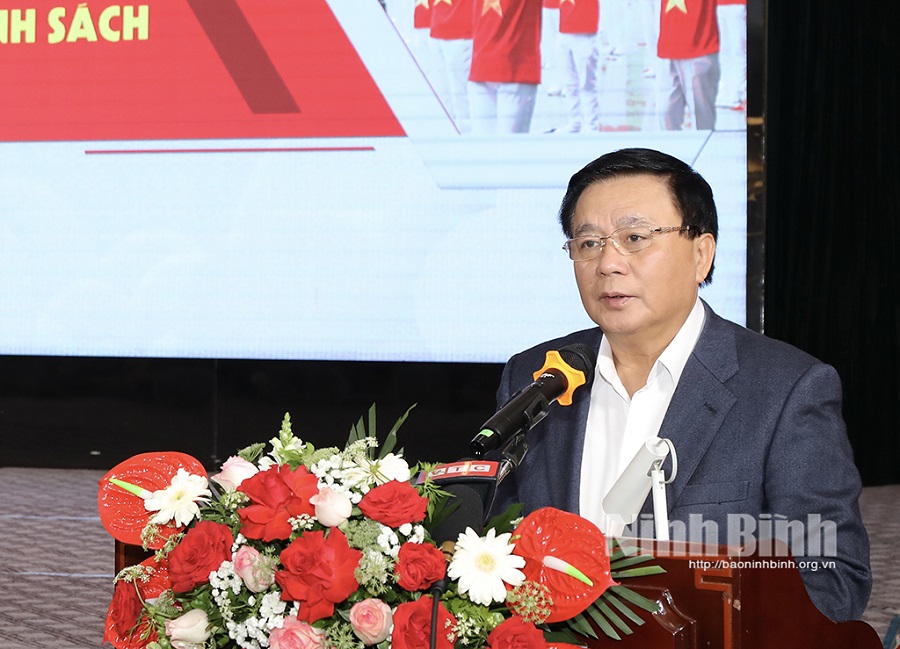 Đồng chí Nguyễn Xuân Thắng, Ủy viên Bộ Chính trị, Giám đốc Học viện Chính trị quốc gia Hồ Chí Minh, Chủ tịch Hội đồng Lý luận Trung ương phát biểu tại Hội thảo.
