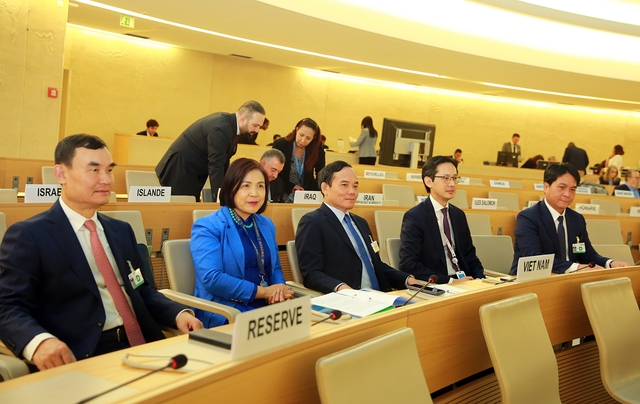 Phó Thủ tướng Trần Lưu Quang đã đưa ra sáng kiến về việc kỷ niệm 75 năm Tuyên ngôn Nhân quyền và 30 năm Tuyên bố và Chương trình Hành động Vienna bằng một văn kiện của HĐNQ.