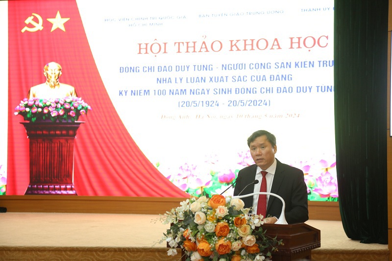 GS, TS. Lê Văn Lợi, Phó Giám đốc Học viện Chính trị quốc gia Hồ Chí Minh phát biểu đề dẫn Hội thảo.