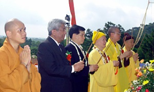 Đồng hành cùng dân tộc vào Xuân