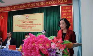 Đồng chí Trưởng Ban Tổ chức Trung ương Trương Thị Mai tiếp xúc cử tri tại Hòa Bình