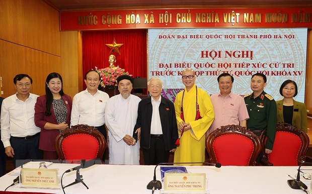 Tổng Bí thư Nguyễn Phú Trọng cùng các đại biểu Quốc hội Đơn vị bầu cử số 1 tiếp xúc cử tri tại quận Hai Bà Trưng. (Ảnh: Trí Dũng/TTXVN).
