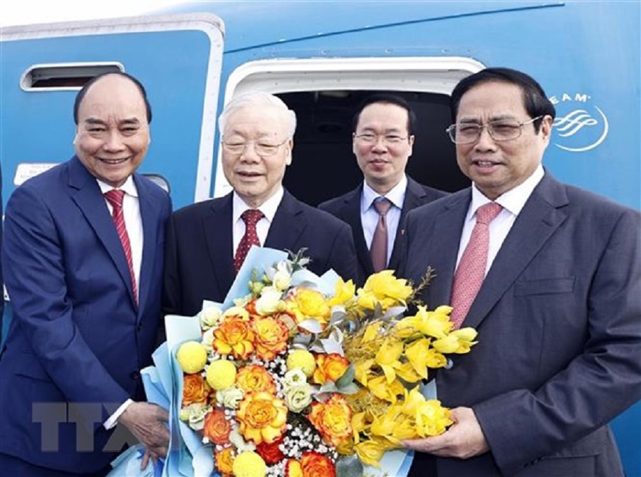 Chủ tịch nước Nguyễn Xuân Phúc, Thủ tướng Phạm Minh Chính tặng hoa, tiễn Tổng Bí thư Nguyễn Phú Trọng lên đường thăm chính thức Trung Quốc.