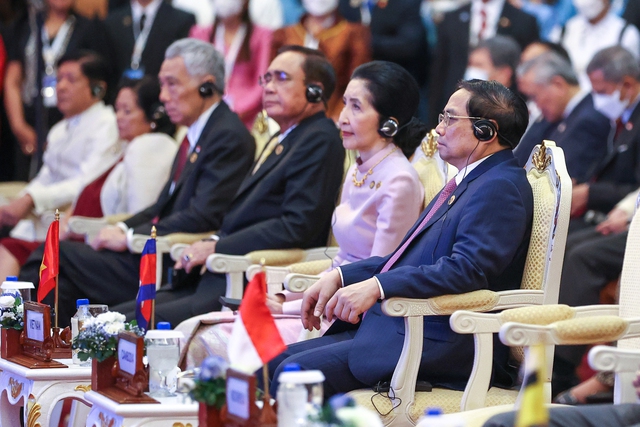 Thủ tướng Chính phủ Phạm Minh Chính dẫn đầu đoàn đại biểu Việt Nam tham dự lễ khai mạc - Ảnh: VGP/Nhật Bắc.