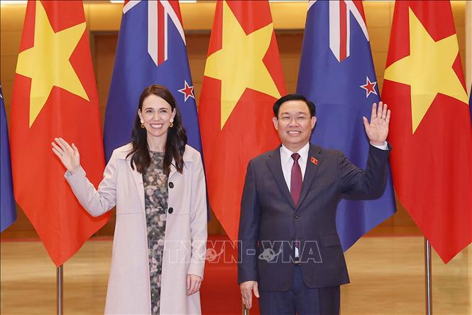Chủ tịch Quốc hội Vương Đình Huệ đón Thủ tướng Niu Di-lân Jacinda Ardern.Doãn Tấn (TTXVN)