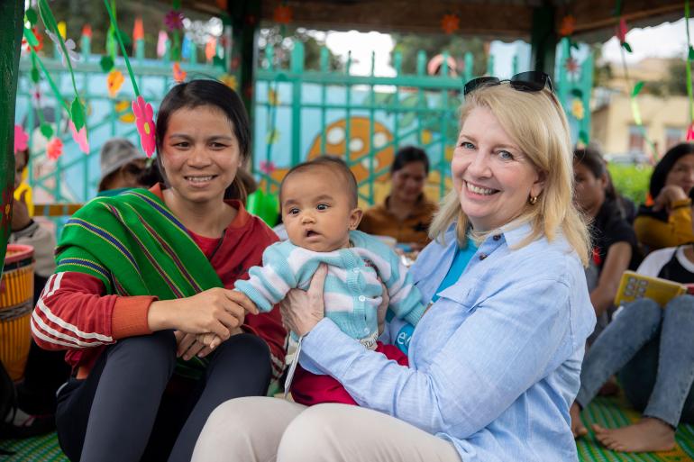 Giám đốc điều hành UNICEF Catherine Russell có các hoạt động thực tế tại Gia Lai. Ảnh: UNICEF Việt Nam
