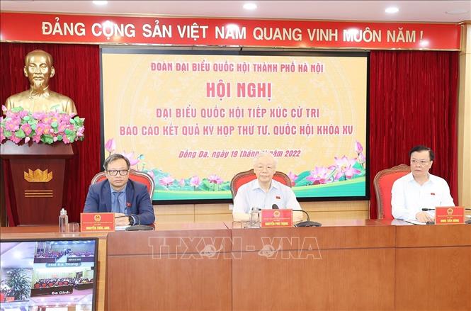 Tổng Bí thư Nguyễn Phú Trọng và các Đại biểu Quốc hội dự hội nghị tiếp xúc cử tri tại quận Đống Đa. Ảnh: Trí Dũng/TTXVN.