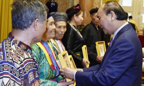 Chủ tịch nước gặp đại biểu người có uy tín tiêu biểu tỉnh Hà Giang