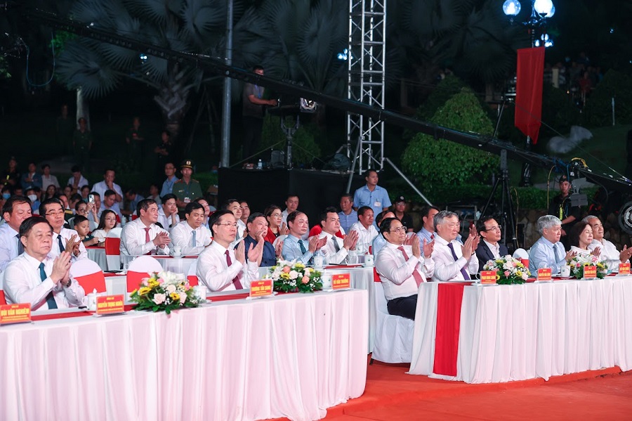 Thủ tướng Phạm Minh Chính dự chương trình nghệ thuật chính luận nhân kỷ niệm 100 năm ngày sinh đồng chí Võ Văn Kiệt - Ảnh: VGP/Nhật Bắc.