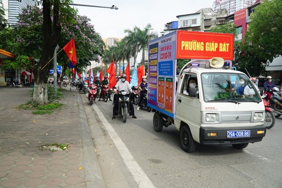 Phường Giáp Bát tổ chức thông tin tuyên truyền lưu động chào mừng bầu cử Đại biểu Quốc hội khóa XV và Đại biểu HĐND các cấp nhiệm kỳ 2021-2026