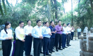 Đoàn công tác Đảng ủy Khối Các cơ quan Trung ương về nguồn tại Tuyên Quang