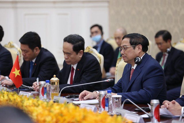 Thủ tướng Chính phủ Phạm Minh Chính chúc mừng Chính phủ và nhân dân Campuchia đã nhanh chóng kiểm soát dịch bệnh COVID-19, phục hồi kinh tế và ổn định an sinh xã hội - Ảnh: VGP/Nhật Bắc.