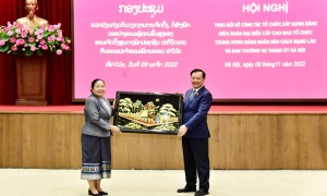 Đoàn đại biểu cấp cao Ban Tổ chức Trung ương Đảng NDCM Lào làm việc với Ban Thường vụ Thành ủy Hà Nội
