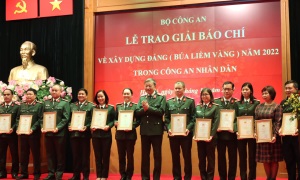 Đảng ủy Công an Trung ương tổng kết công tác đảng năm 2022 và trao Giải Búa liềm vàng trong CAND