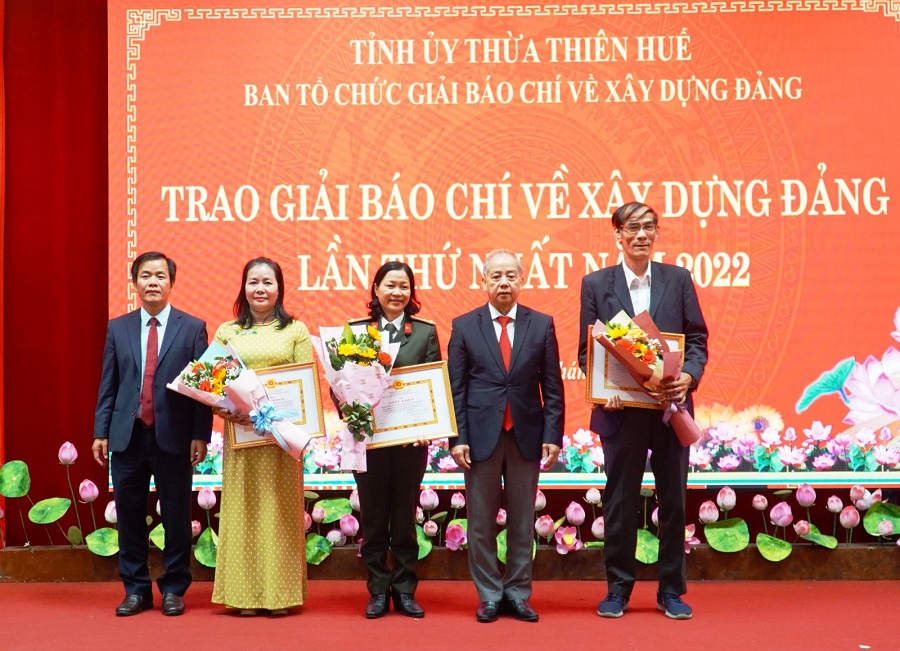 Các tập thể được khen thưởng vì tích cực trong công tác phát động, hưởng ứng Giải báo chí về xây dựng Đảng cấp tỉnh lần thứ I