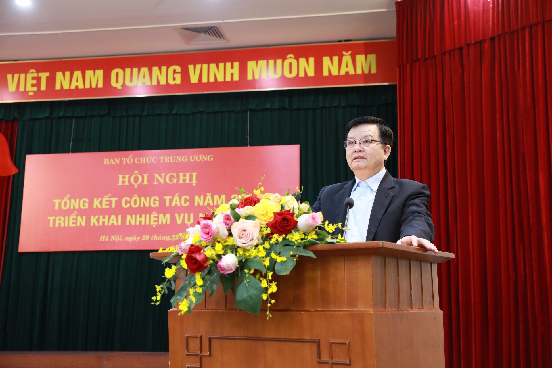 Đồng chí Mai Văn Chính phát động thi đua năm 2023