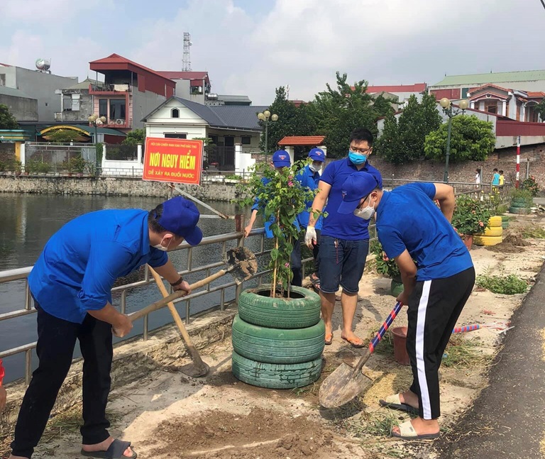 Thông qua các phong trào đoàn, ĐVTN phường Tích Sơn (Vĩnh Yên) được rèn luyện, phấn đấu để được đứng trong hàng ngũ của Đảng. Ảnh: Dương Hà