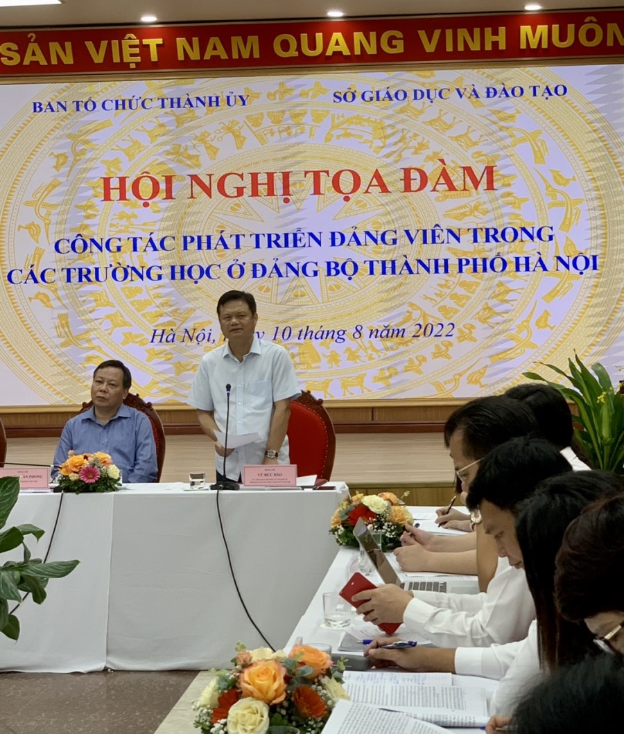Đồng chí Vũ Đức Bảo, Trưởng Ban Tổ chức Thành ủy Hà Nội phát biểu tại Hội nghị
