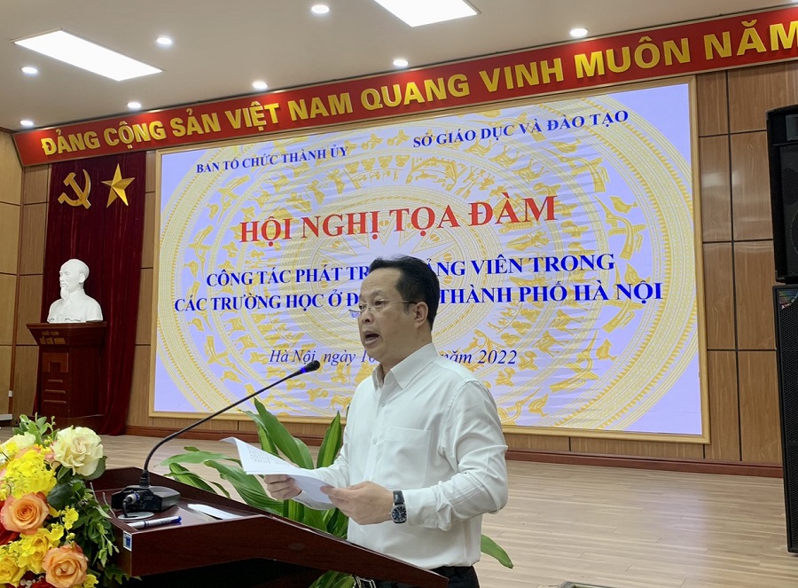 Đồng chí Trần Thế Cương, Giám đốc Sở Giáo dục - Đào tạo Hà Nội phát biểu đề dẫn tại Hội nghị