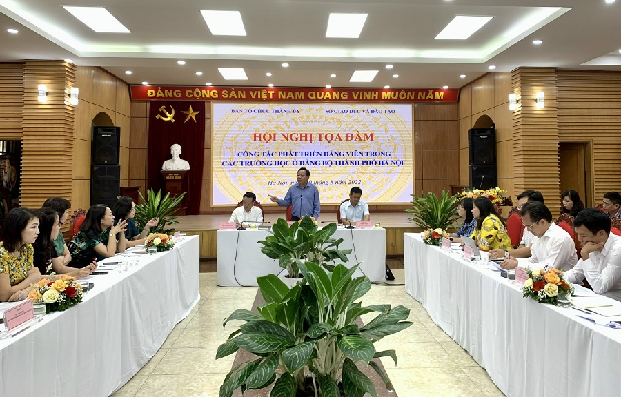 Đồng chí Nguyễn Văn Phong, Phó Bí thư Thành ủy Hà Nội phát biểu kết luận tại Hội nghị
