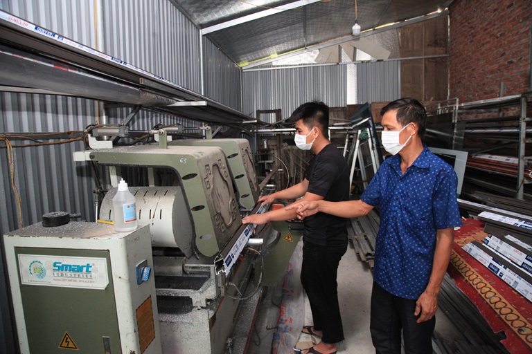 Ngành nghề tiểu thủ công nghiệp, thương mại - dịch vụ trên địa bàn xã Cao Phong (Sông Lô, Vĩnh Phúc) ngày càng phát triển. Ảnh: Trường Khanh