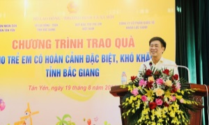 Trao tặng hơn 1 tỷ đồng cho trẻ em có hoàn cảnh đặc biệt, khó khăn tỉnh Bắc Giang