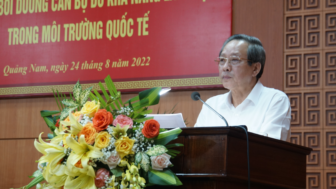 Phó Trưởng Ban Tổ chức Trung ương Hoàng Đăng Quang phát biểu tại Hội thảo