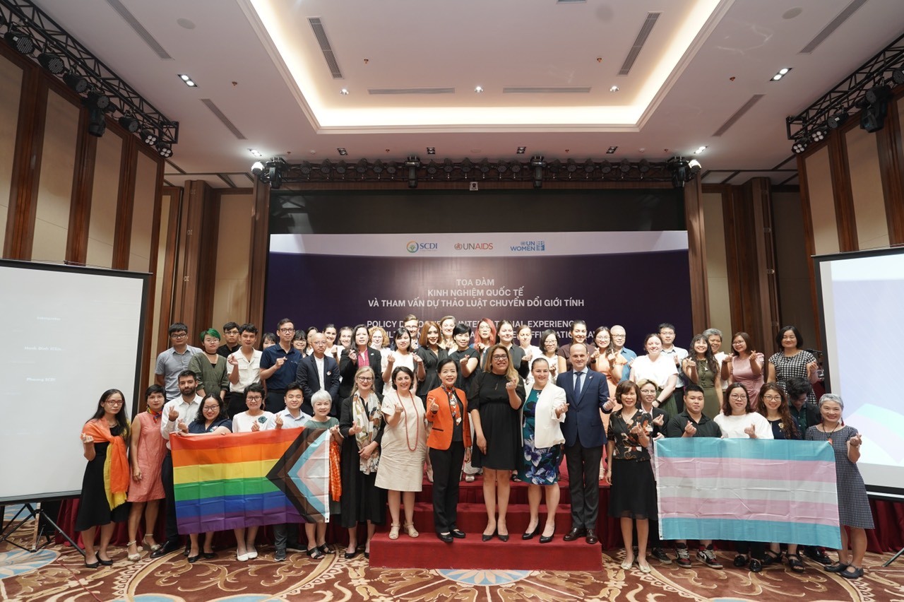 Mới đây, tại buổi Hội thảo trao đổi, chia sẻ kinh nghiệm quốc tế đóng góp cho Dự thảo Luật chuyển đổi giới tính, đại diện UN Women tại Việt Nam đã đánh giá cao nỗ lực của Việt Nam trong việc xây dựng Luật này.