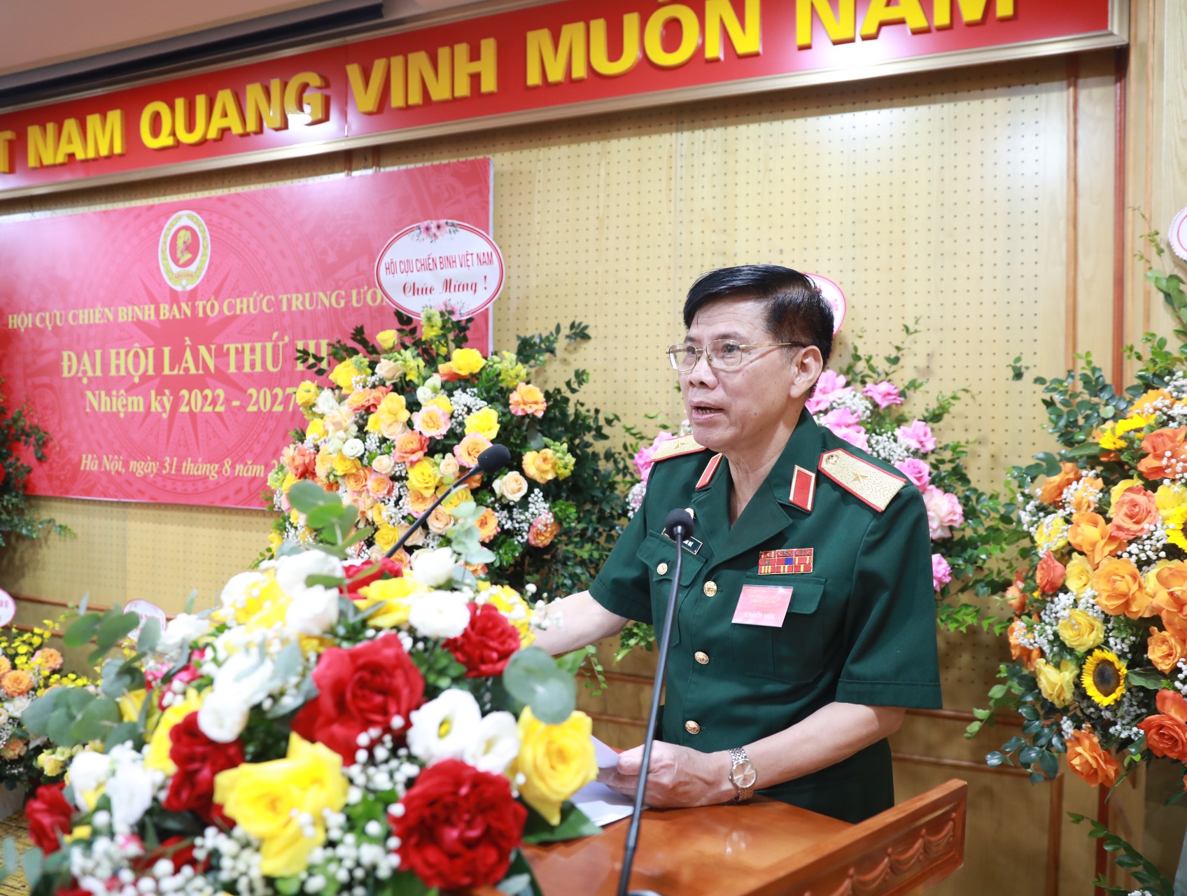 Đồng chí Lê Khương Mẽ, Ủy viên Ban Thường vụ, Trưởng Ban Tổ chức chính sách Trung ương Hội Cựu Chiến binh Việt Nam phát biểu tại Đại hội
