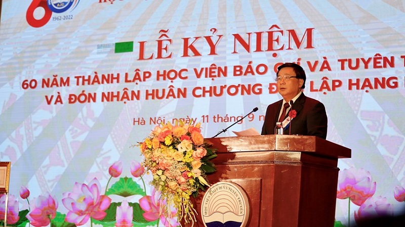 GS, TS. Nguyễn Xuân Thắng, Ủy viên Bộ Chính trị, Giám đốc Học viện Chính trị Quốc gia Hồ Chí Minh, Chủ tịch Hội đồng Lý luận Trung ương phát biểu.