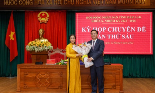 Đồng chí Huỳnh Thị Chiến Hòa, Trưởng Ban Tuyên giáo Tỉnh uỷ Đắk Lắk trúng cử Chủ tịch HĐND tỉnh