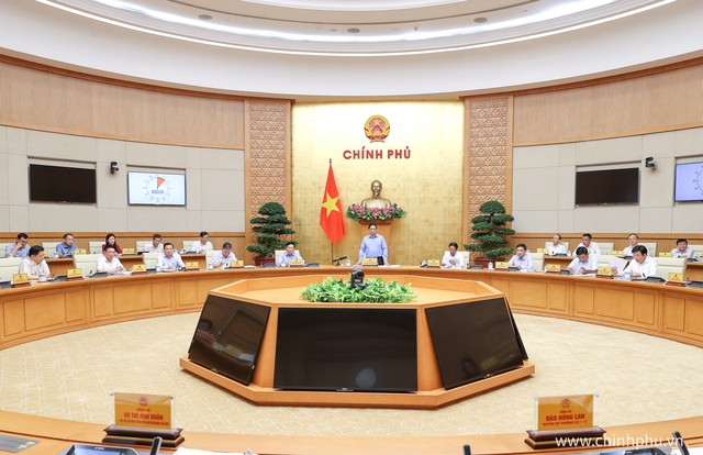 Thủ tướng Chính phủ Phạm Minh Chính điều hành phiên họp Chính phủ thường kỳ tháng 8 - Ảnh: VGP