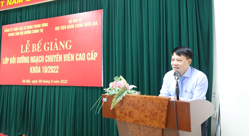TS. Tống Đăng Hưng, Phó Trưởng Ban quản lý bồi dưỡng, Học viện Hành chính Quốc gia phát biểu bế giảng lớp học.