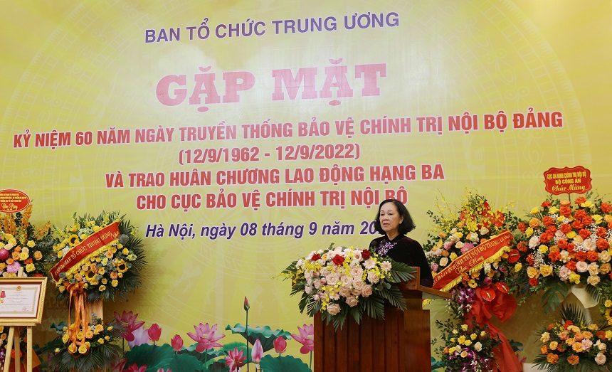 Đ/c Trương Thị Mai phát biểu tại buổi gặp.