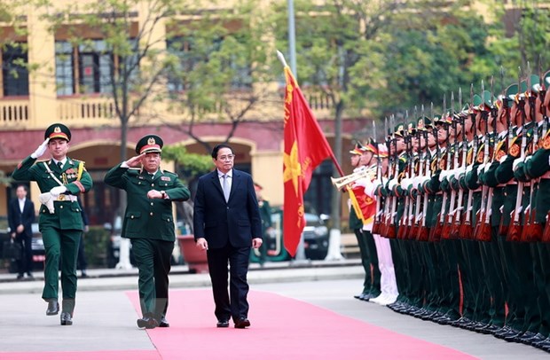 Thủ tướng Phạm Minh Chính duyệt đội danh dự. (Ảnh: Dương Giang/TTXVN).