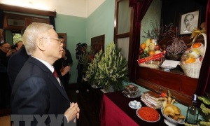 Tổng Bí thư dâng hương tưởng niệm Chủ tịch Hồ Chí Minh