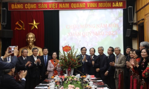 Đồng chí Trương Thị Mai thăm, chúc Tết Hội Người cao tuổi Việt Nam