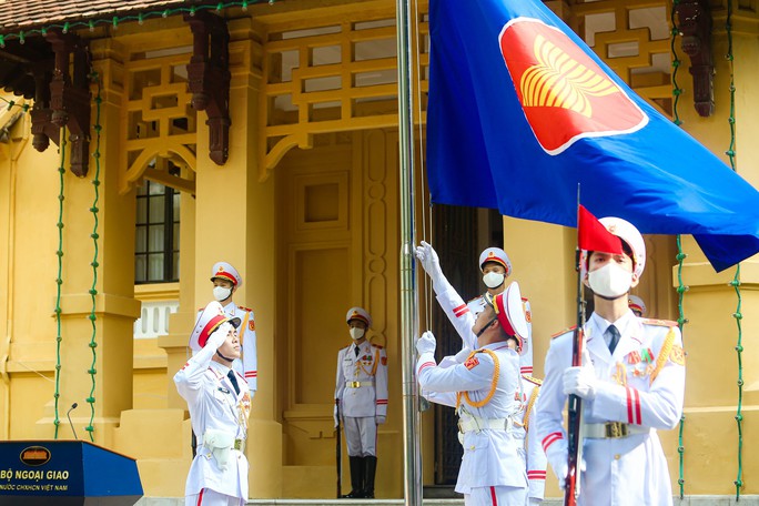 Lễ thượng cờ kỷ niệm 55 năm thành lập ASEAN tại Việt Nam