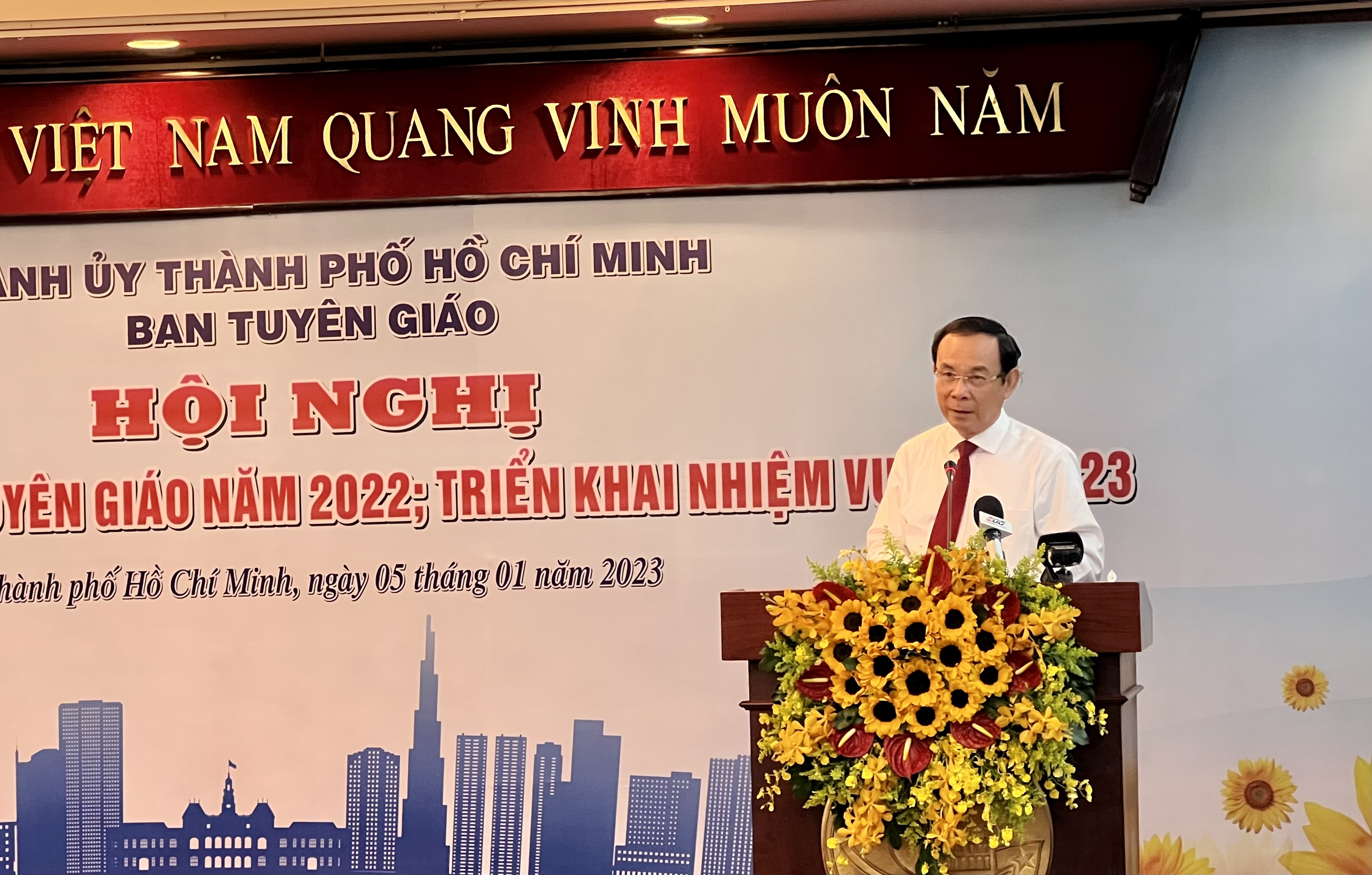 Đồng chí Nguyễn Văn Nên, Ủy viên Bộ Chính trị, Bí thư Thành ủy TP. Hồ Chí Minh phát biểu tại Hội nghị.