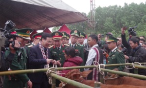 Thường trực Ban Bí thư Võ Văn Thưởng dự Chương trình “Xuân Biên phòng ấm lòng dân bản”