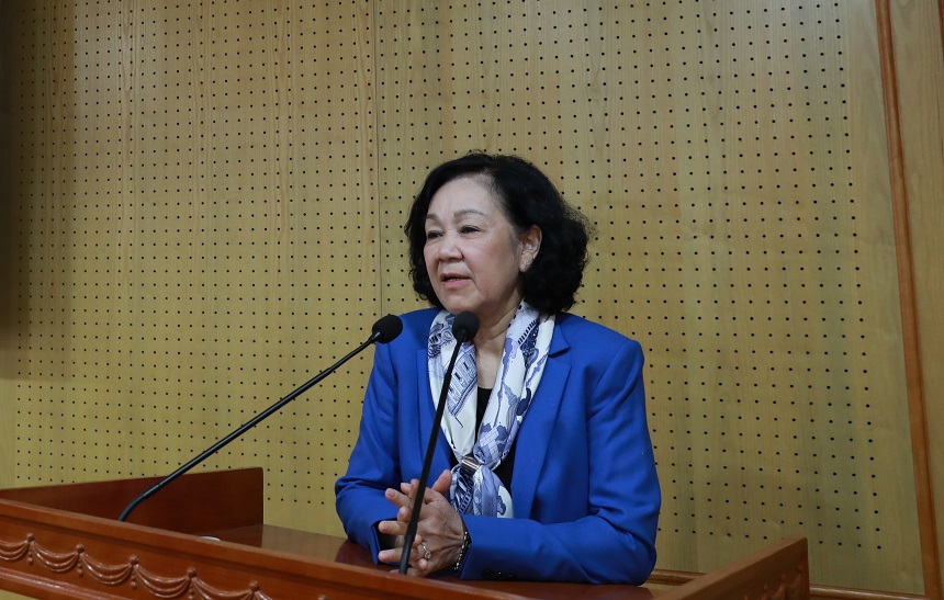 Đồng chí Trương Thị Mai phát biểu giao nhiệm vụ cho đồng chí tân Cục trưởng.